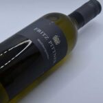 Een hele fles witte wijn, een Weißburgunder.